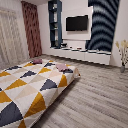 Happy Rental Apartments 2 Крайова Екстер'єр фото
