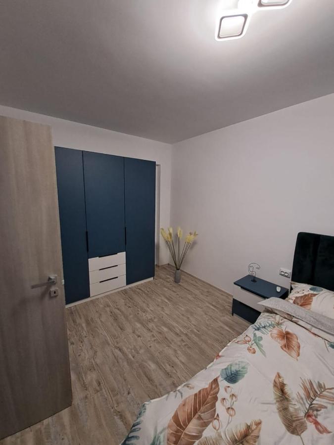 Happy Rental Apartments 2 Крайова Екстер'єр фото