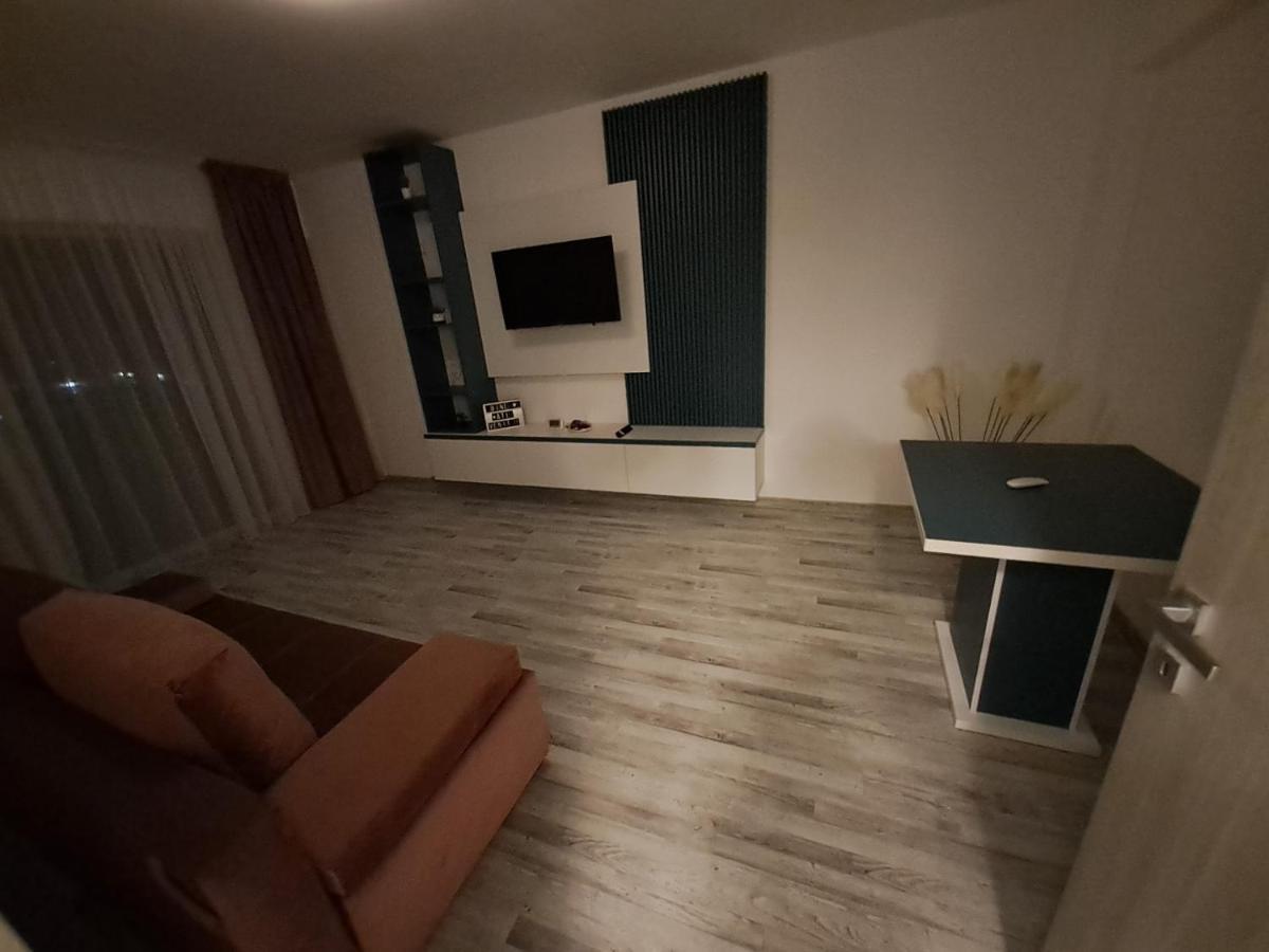 Happy Rental Apartments 2 Крайова Екстер'єр фото