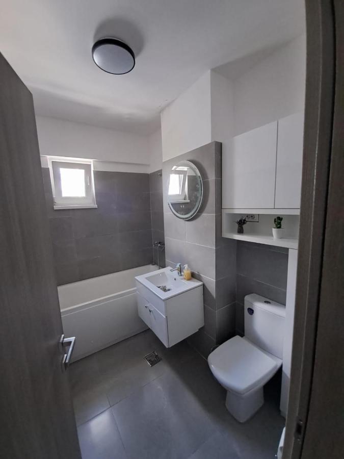 Happy Rental Apartments 2 Крайова Екстер'єр фото